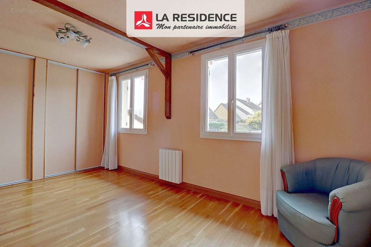 Maison à JUMEAUVILLE