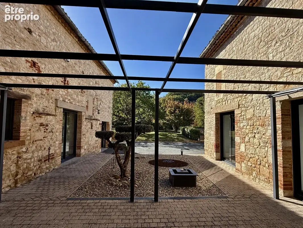 Magnifique maison en pierre entièrement rénovée, avec piscine et jardin arboré. - photo 18