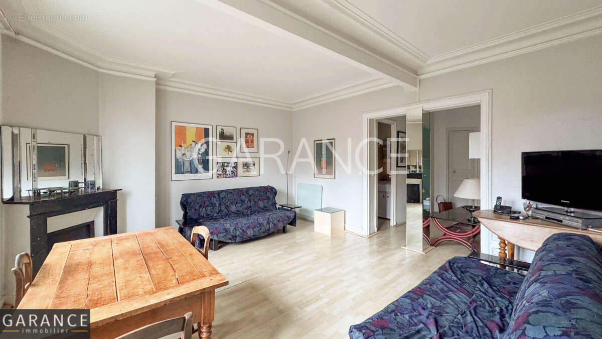 Appartement à PARIS-14E