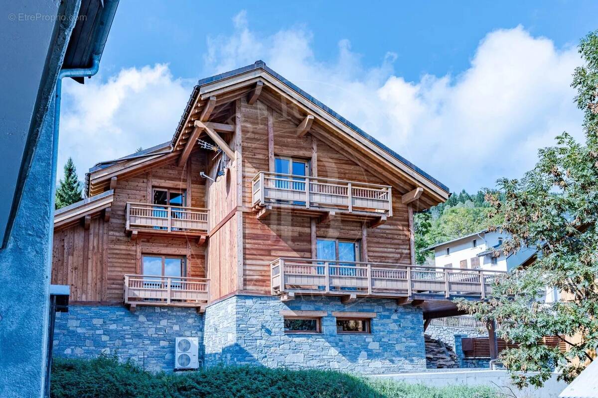 Maison à LES ALLUES