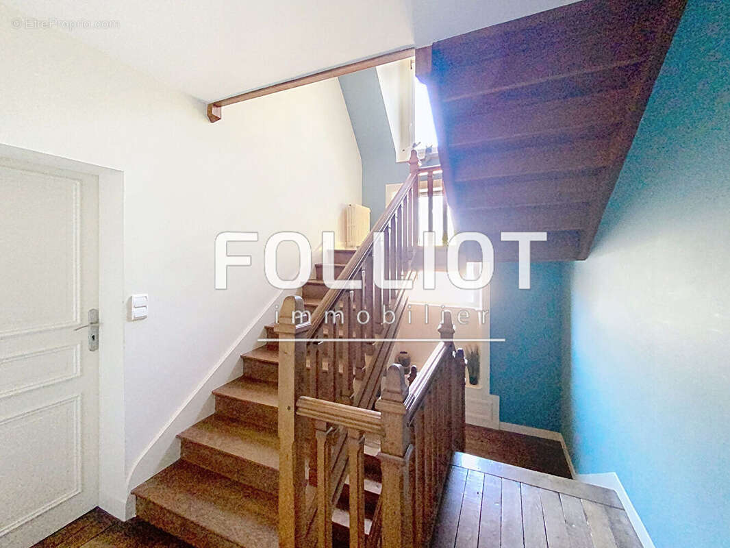 A VENDRE - Maison spacieuse de 9 pièces à Fougères - photo 14