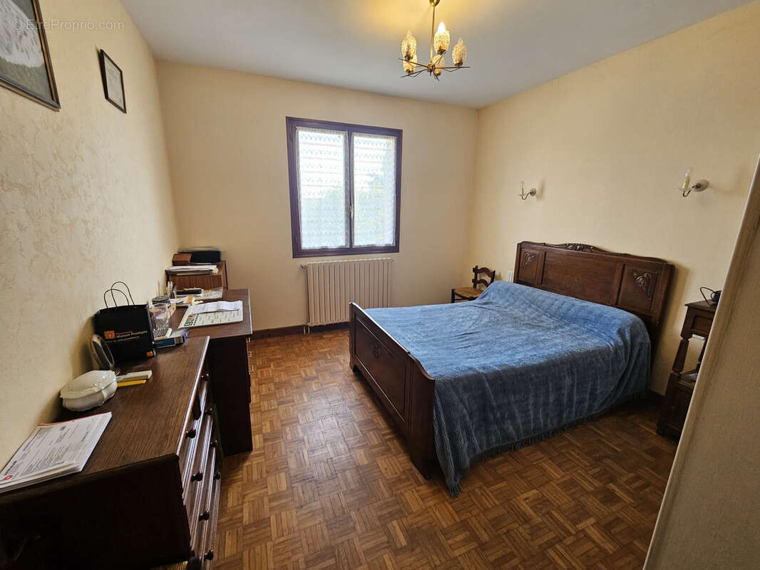 Maison à SAINT-LEONARD-DE-NOBLAT