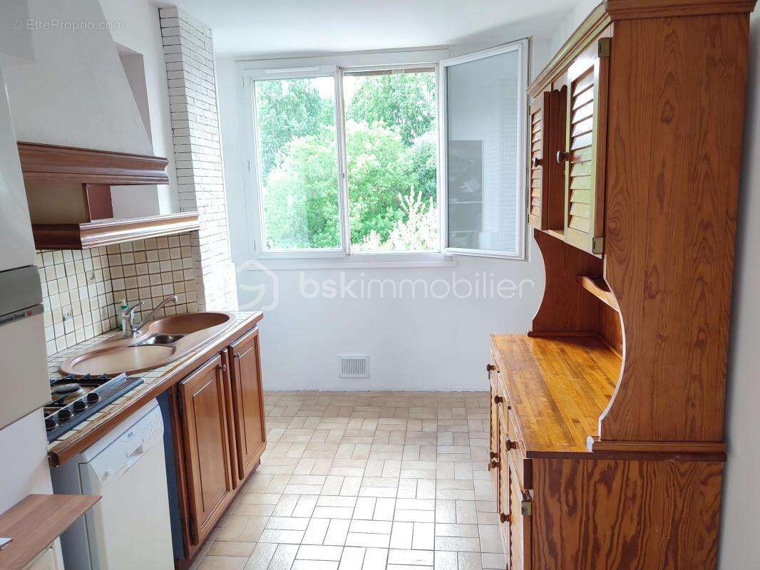 Appartement à SAINTE-GENEVIEVE-DES-BOIS