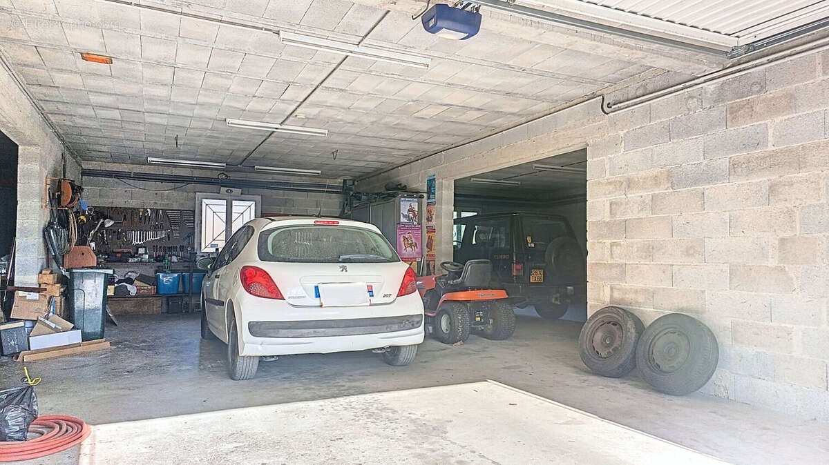 Maison à SAINT-LAURENT-DE-CERDANS