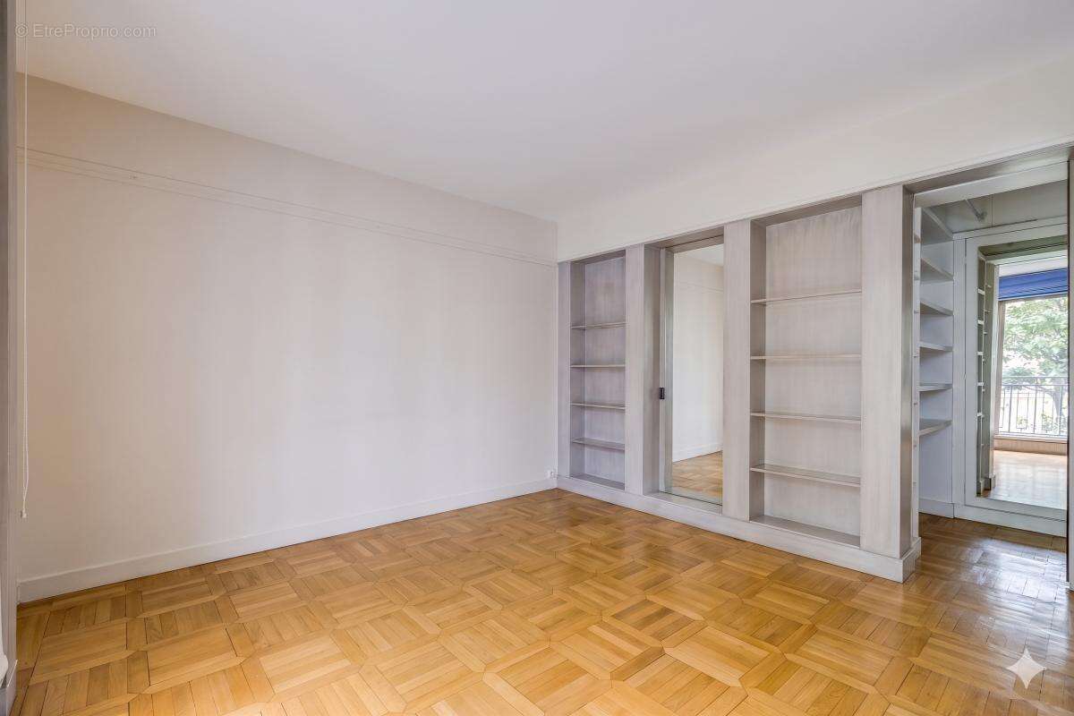 Appartement à PARIS-8E