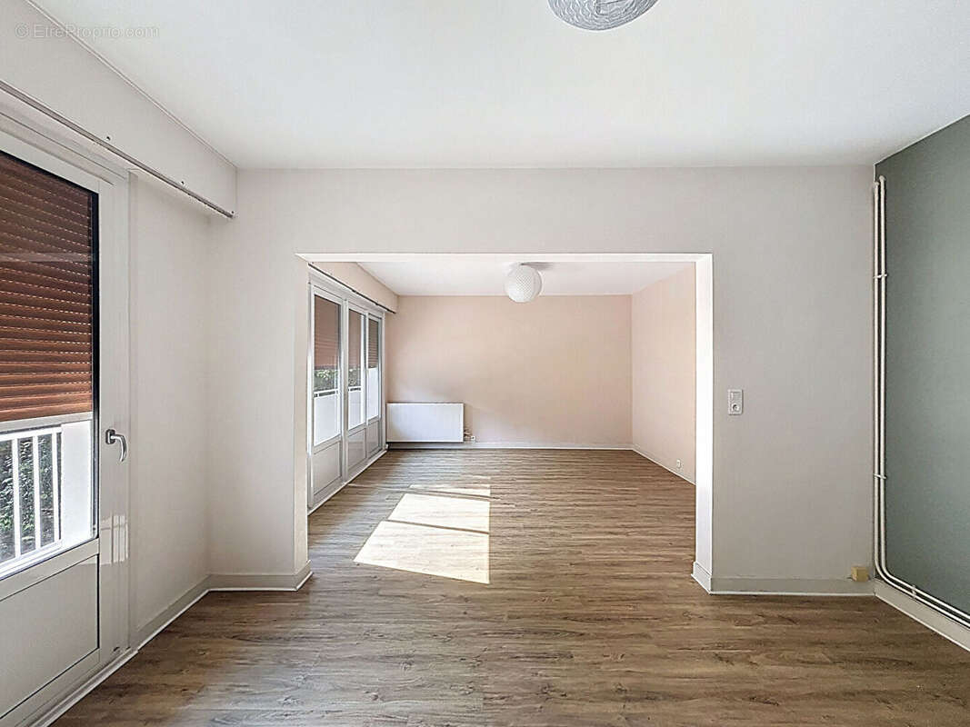 Appartement à AVRILLE