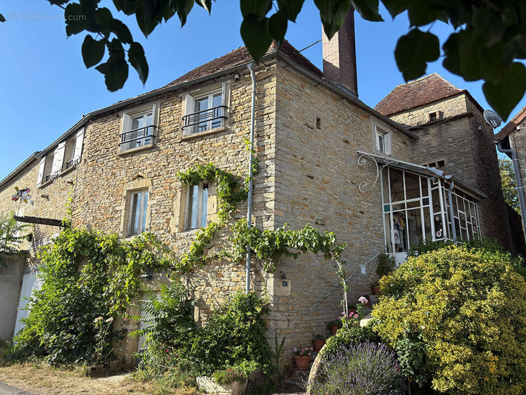 Maison à SASSANGY
