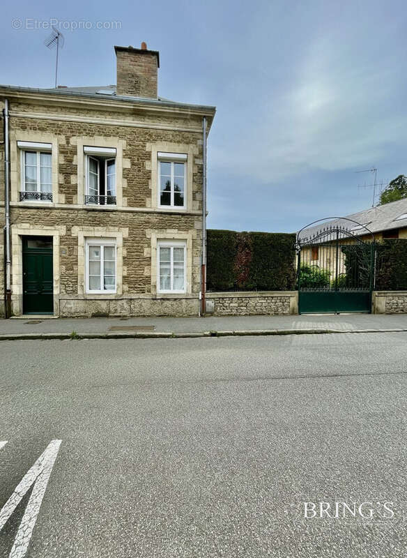 Maison 259 m² à Alencon  - photo 4