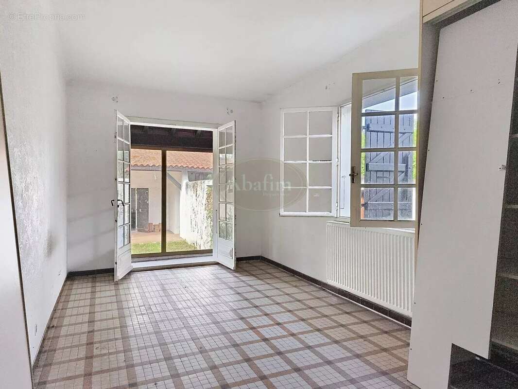 Maison à VILLECOMTAL-SUR-ARROS