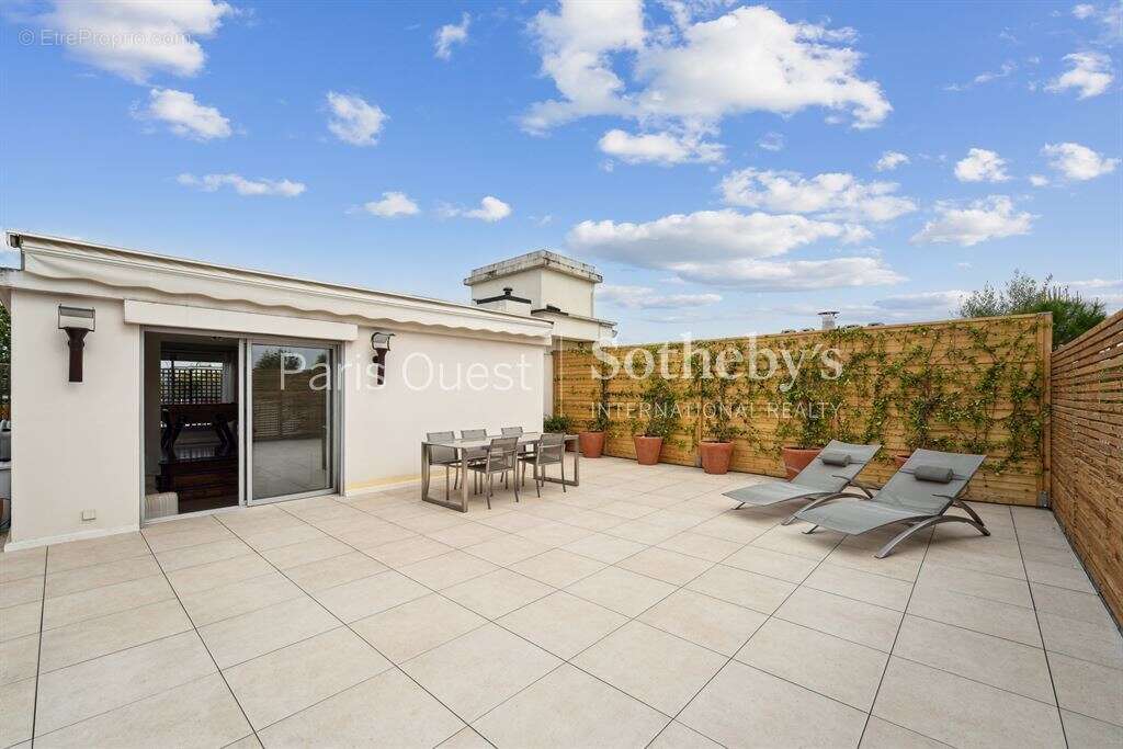 Appartement à NEUILLY-SUR-SEINE