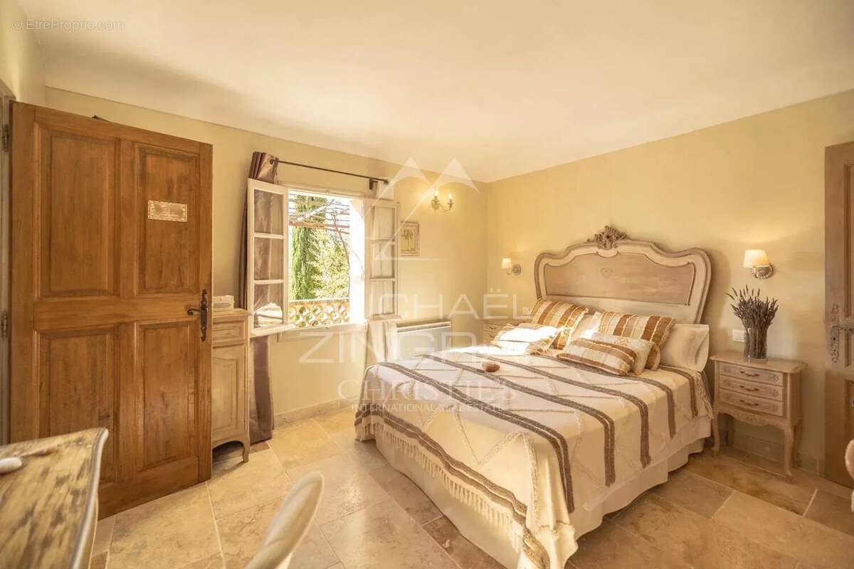 Maison à SAINT-SATURNIN-LES-APT