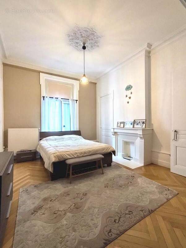 Appartement à LE CHAMBON-FEUGEROLLES