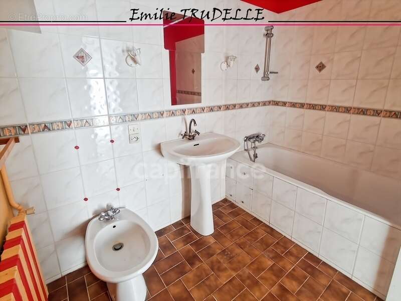 Maison à SAINT-VINCENT-DU-LOROUER