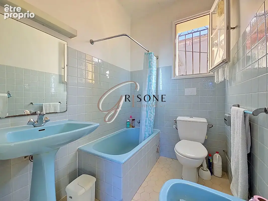 Appartement / Maison de 115 m² à 400m du Port du Brusc à Six-Fours - photo 6