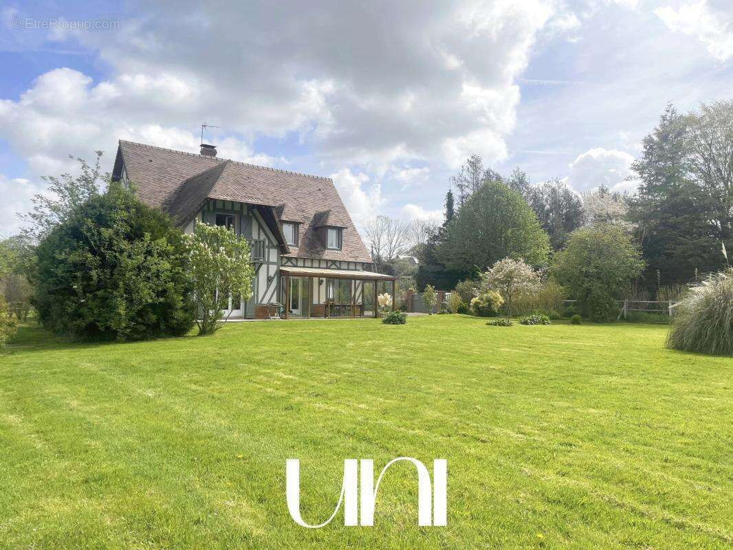 Maison à BONNEVILLE-SUR-TOUQUES