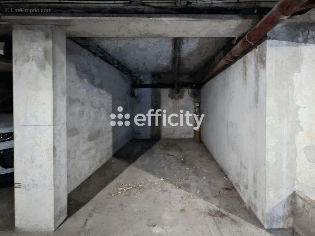 Parking à MARSEILLE-9E