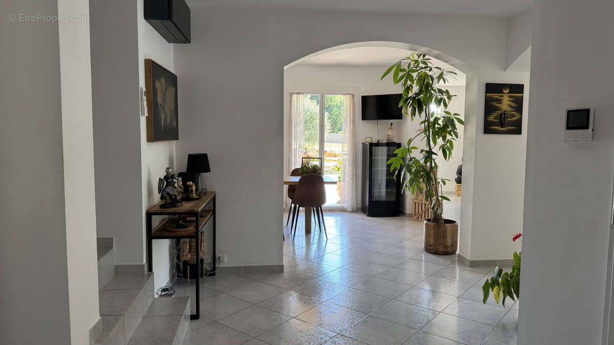 Maison à CHATEAUNEUF-LE-ROUGE