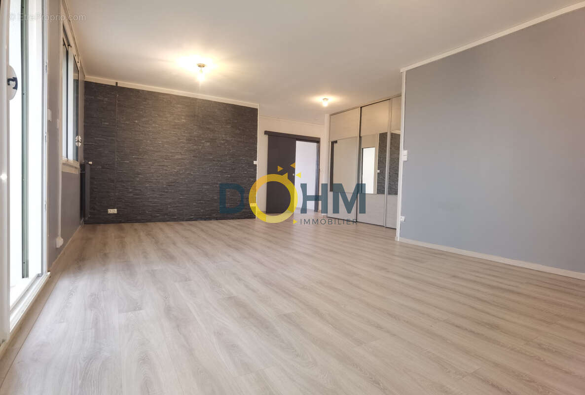 Appartement 5eme étage 77m2 centre Alés - photo 2