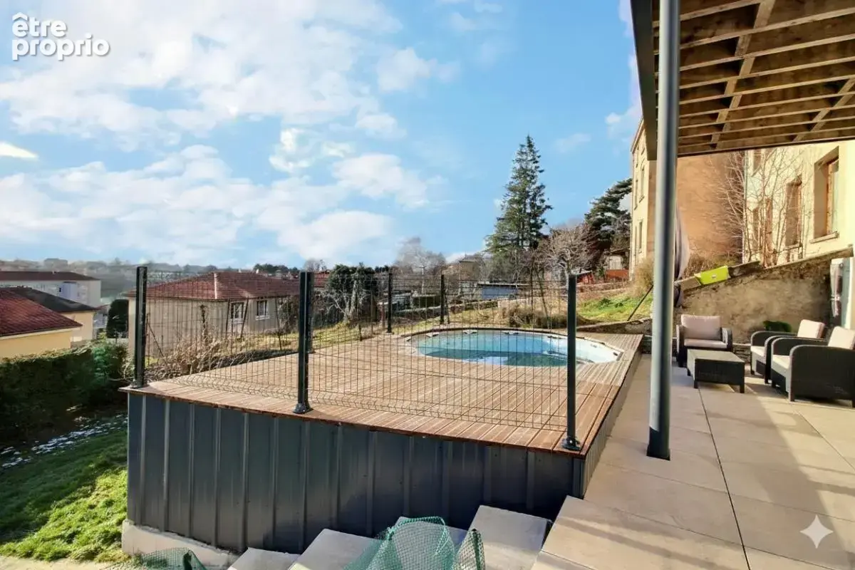 Saint Just Malmont 43240 Maison de ville 197 m² quatre chambres garage et jardin - photo 3