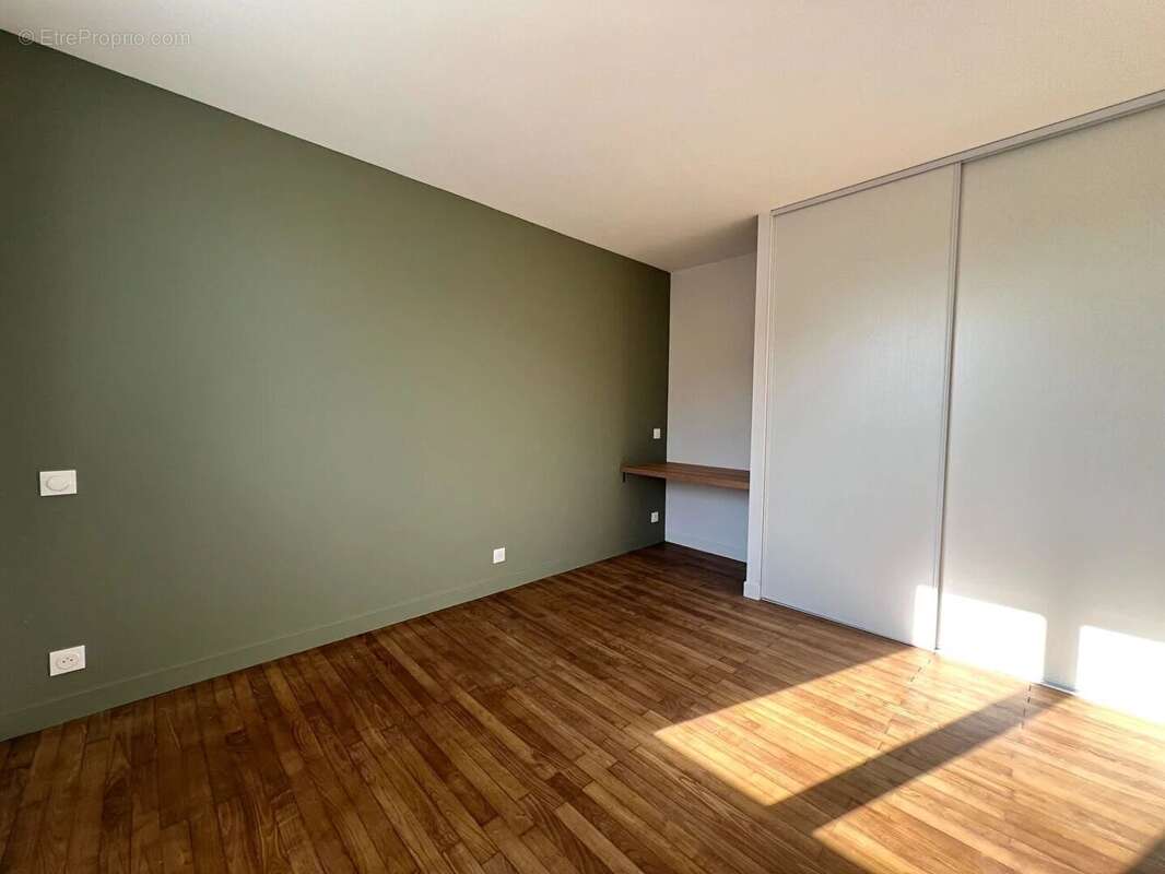 En plein coeur de Cesson, une maison de charme entièrement rénovée - photo 6
