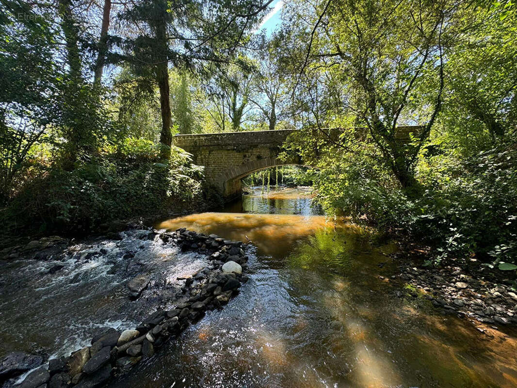 Maison à CHATEAUPONSAC