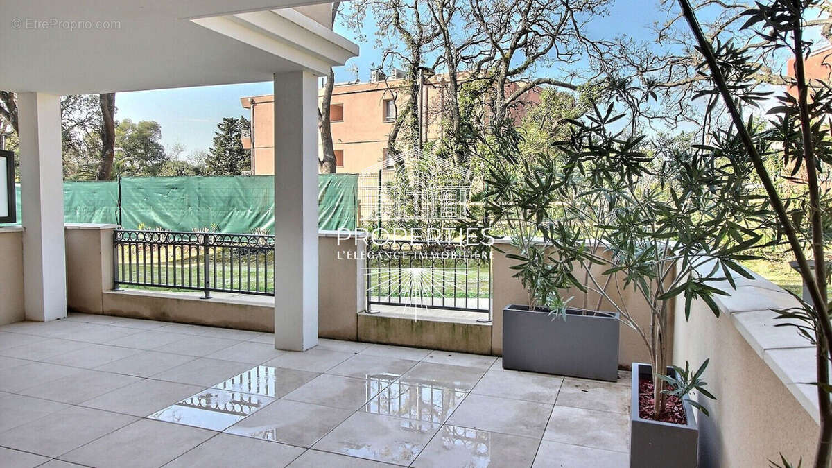 Appartement à BORMES-LES-MIMOSAS