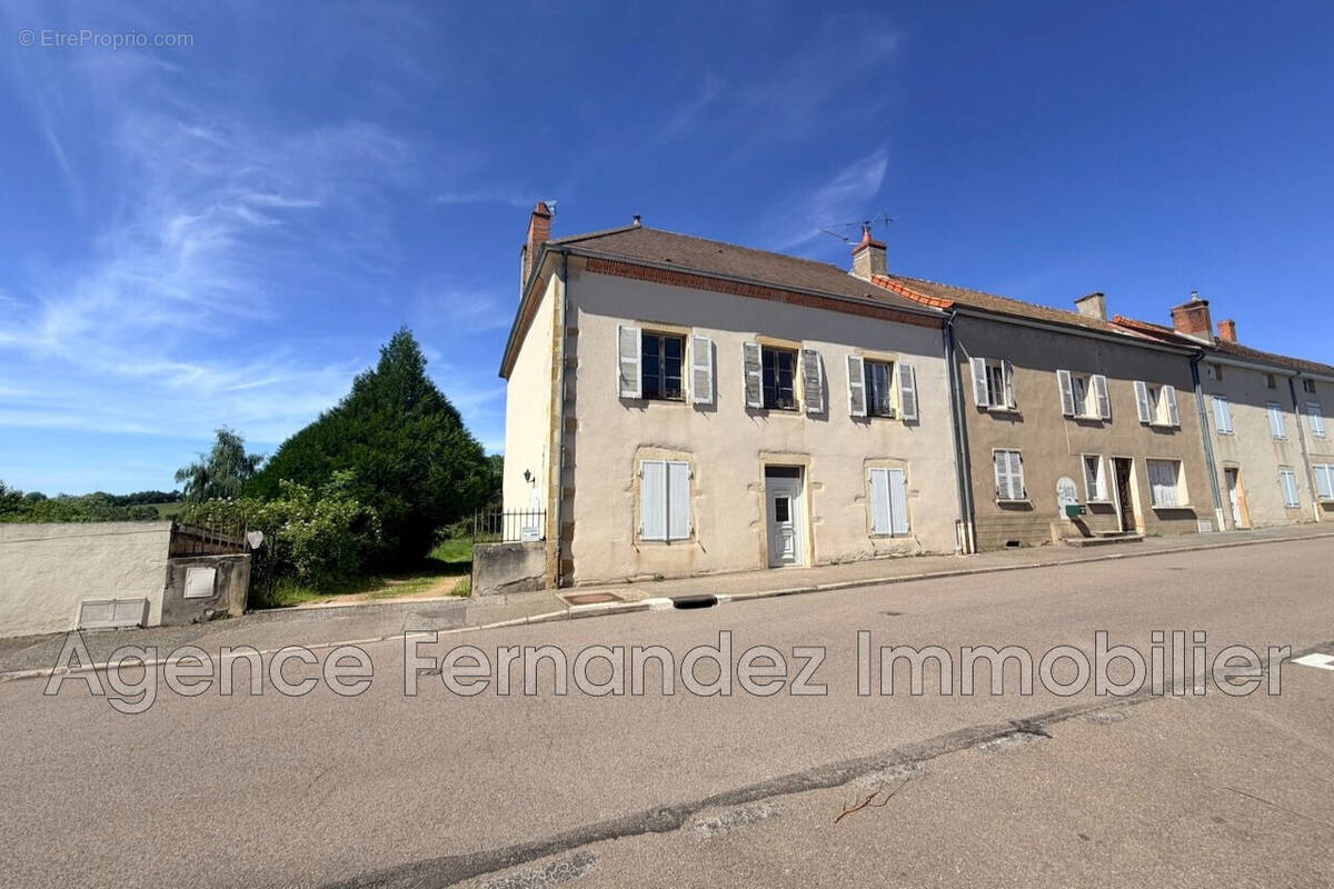 Maison à SEMUR-EN-BRIONNAIS