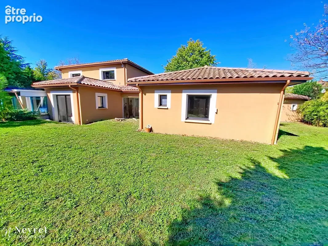 Rare : Maison d'architecte d'exception de 308 m2 sur son terrain paysagé de 2546 m2 - photo 24