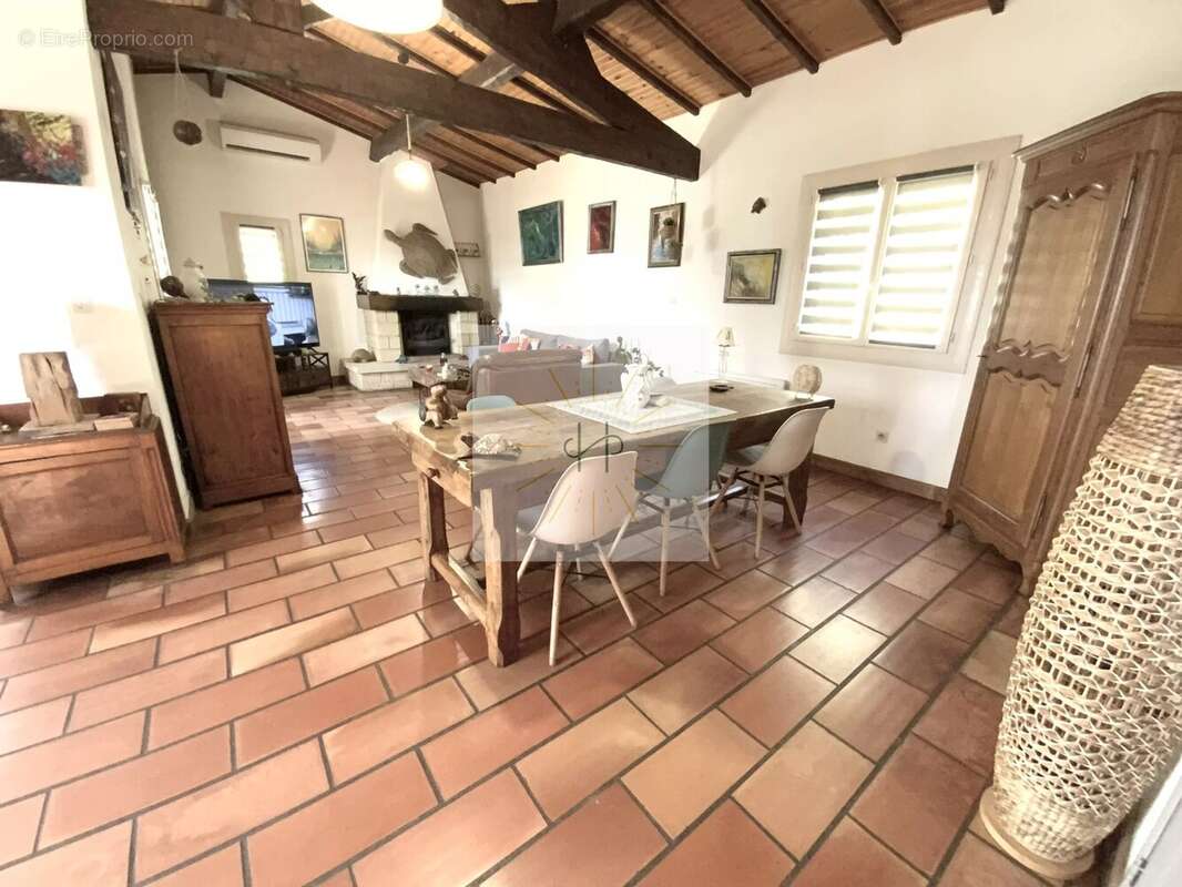 Maison à ROCHEMAURE