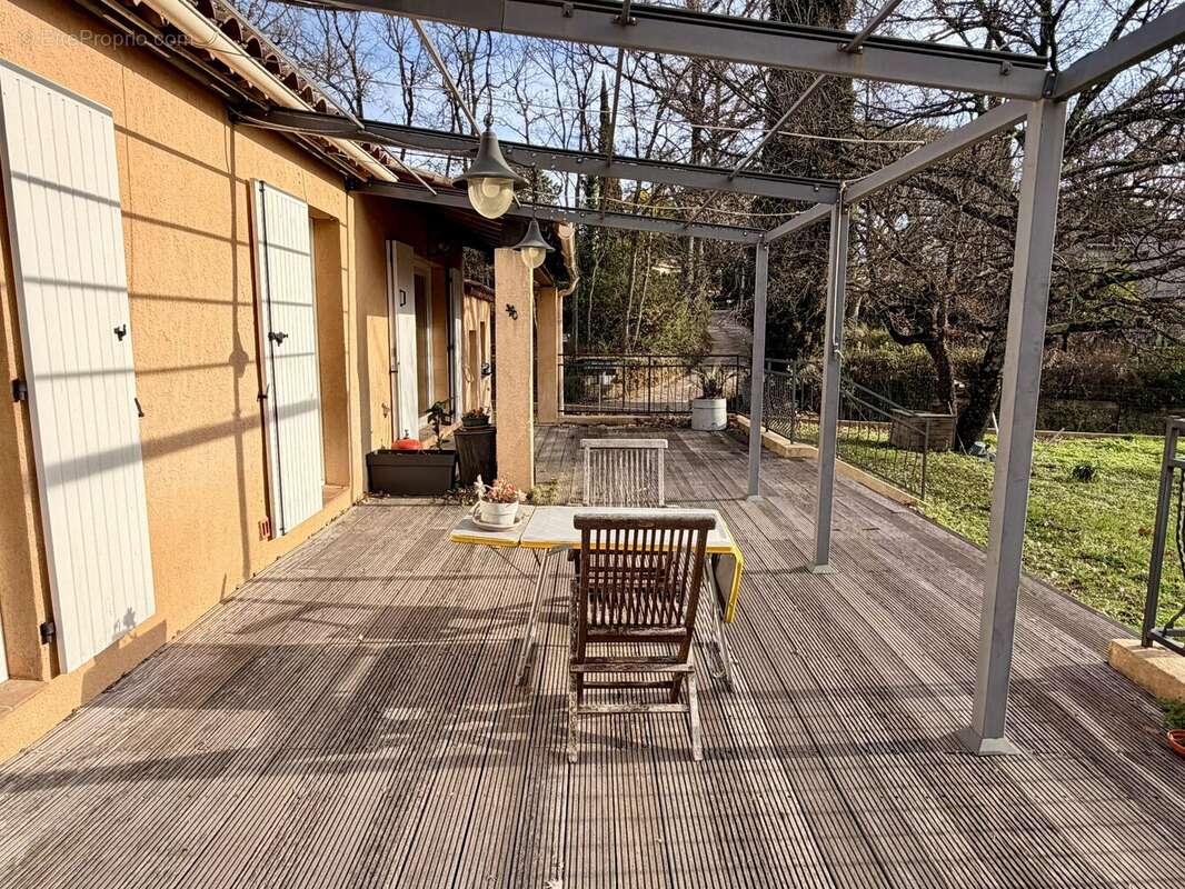 Maison à BAGNOLS-EN-FORET