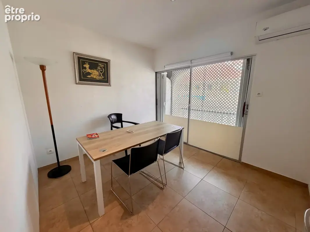 Murs commerciaux · marigot · 64 m2 · double vitrine - photo 2