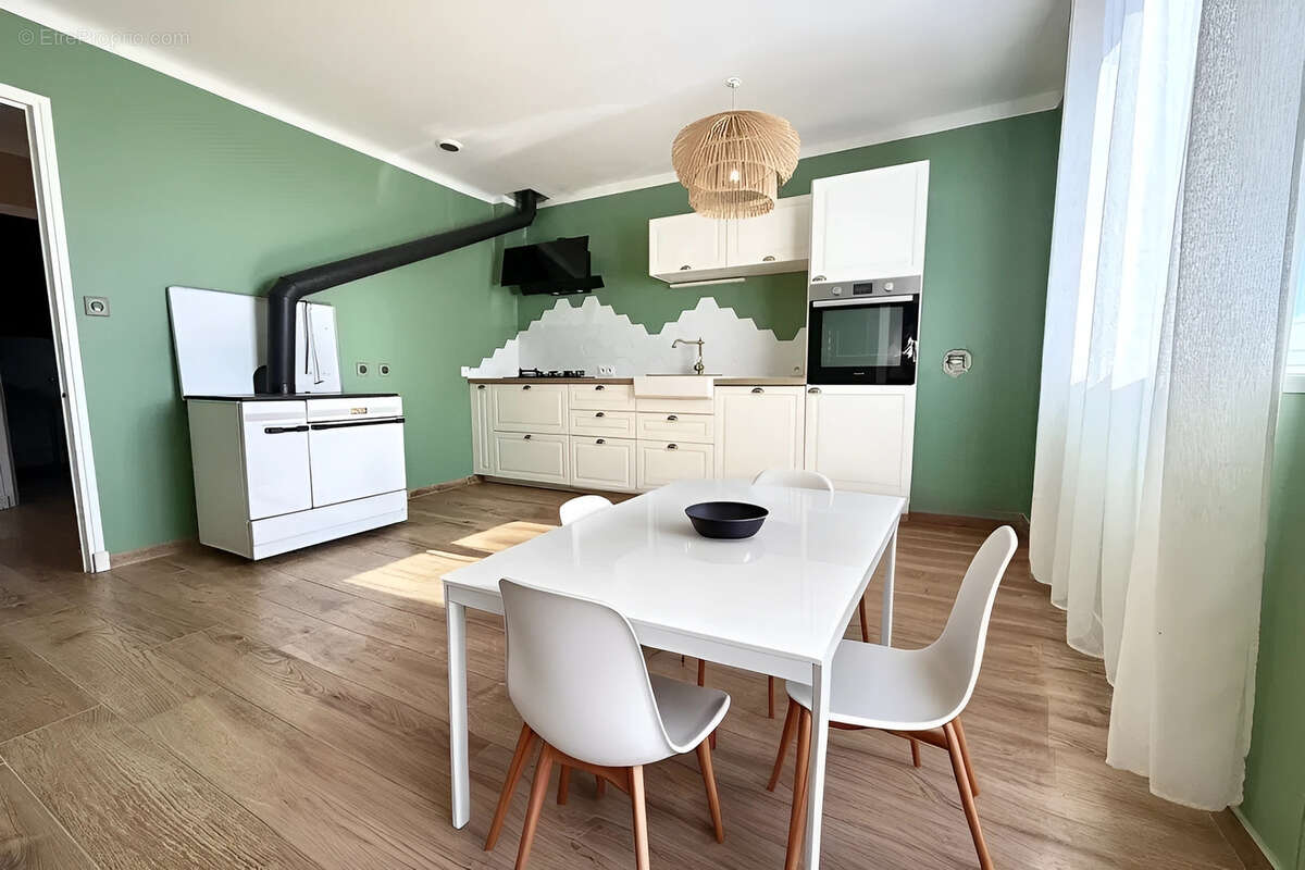 Maison à CHATEAUNEUF-DE-GALAURE