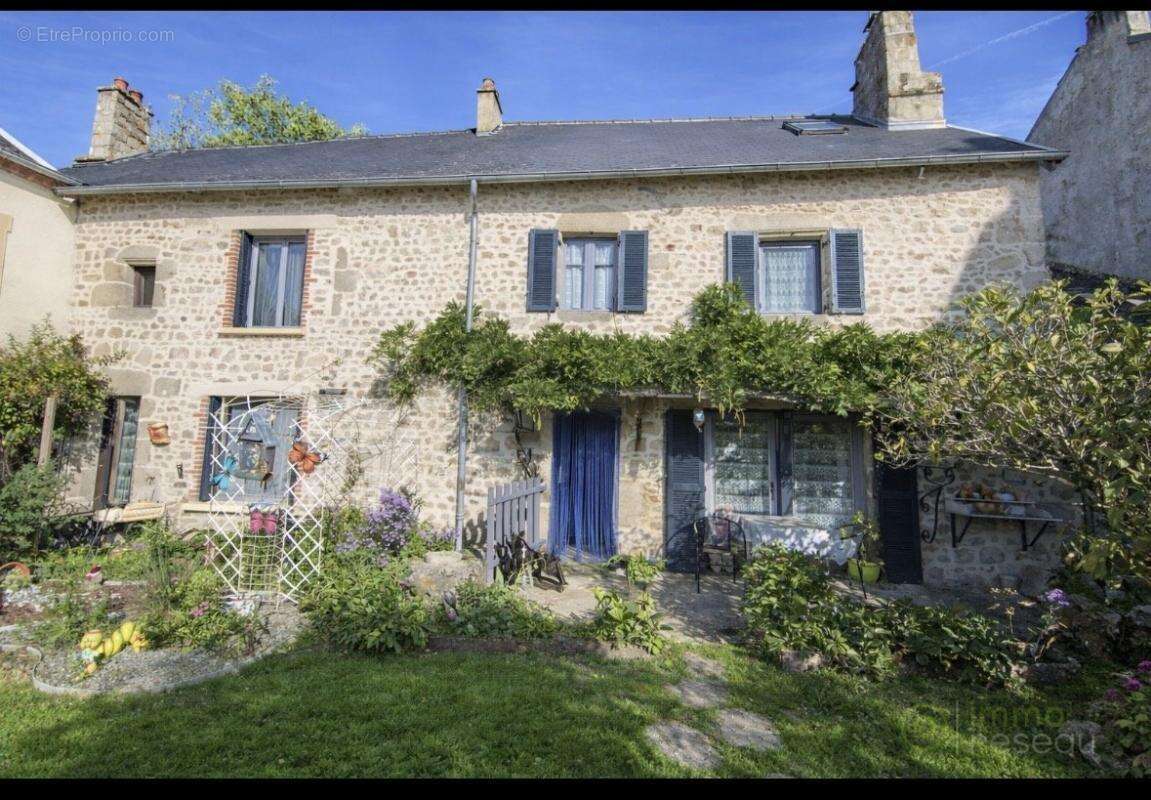 Maison à SAINT-PARDOUX-LES-CARDS