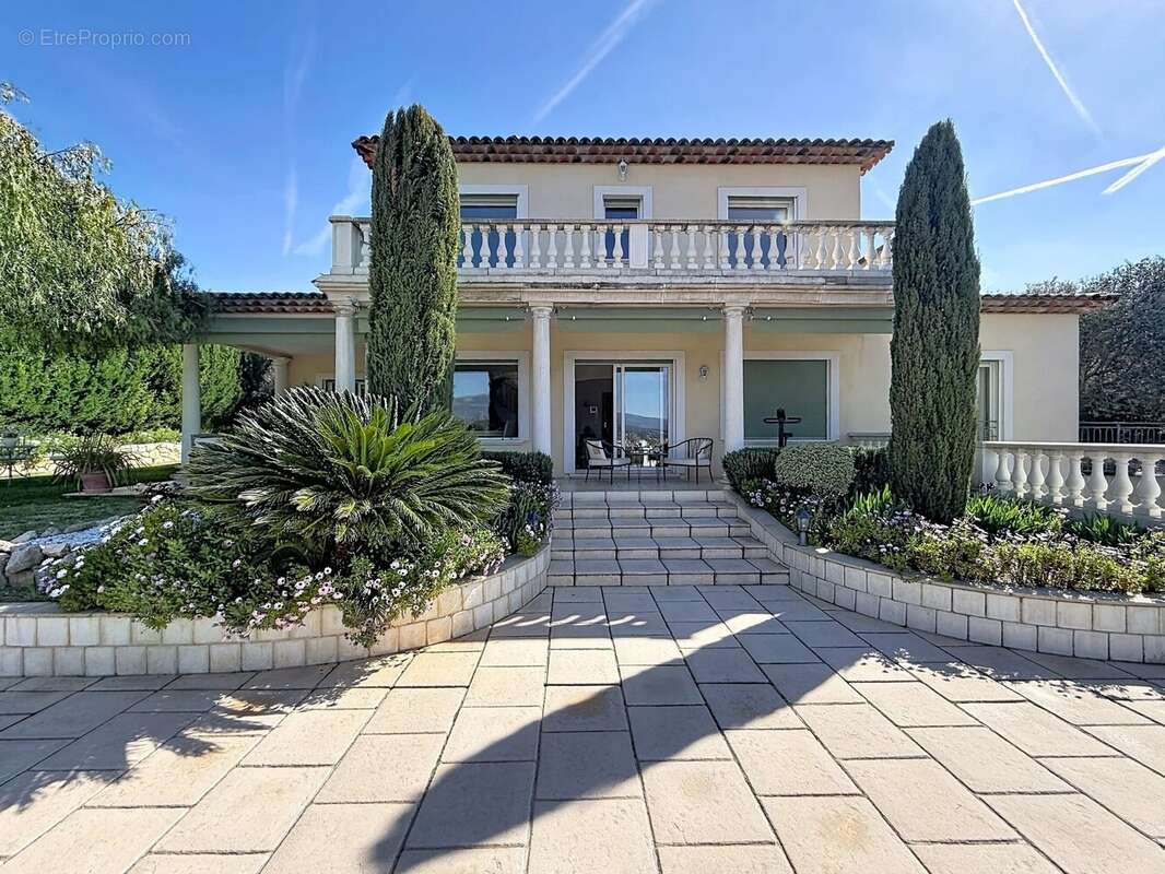 Maison à SAINT-LAURENT-DU-VAR