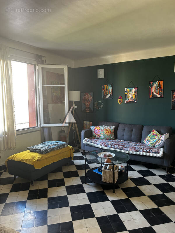 Appartement à MARSEILLE-4E
