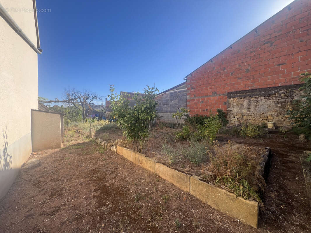 Maison de ville avec dépendance et jardin ! - photo 20