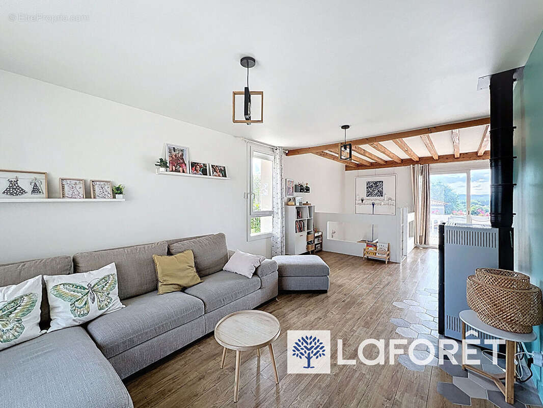 Parcieux, maison familiale avec piscine et vue dégagée - photo 4
