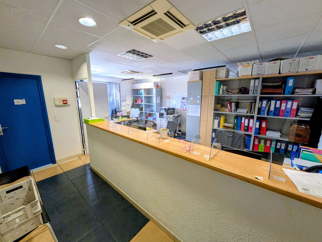 Commerce à SIX-FOURS-LES-PLAGES