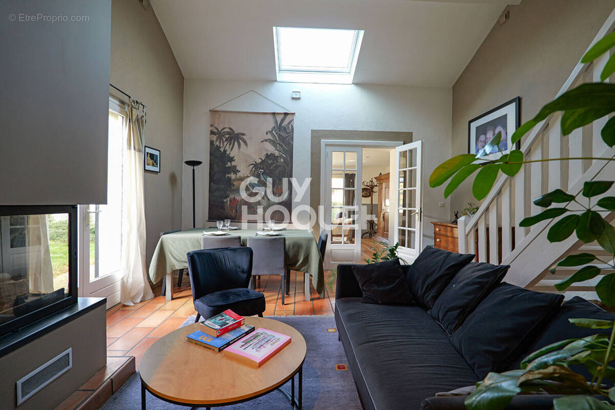 Maison à SAINT-PIERRE-DE-CHANDIEU