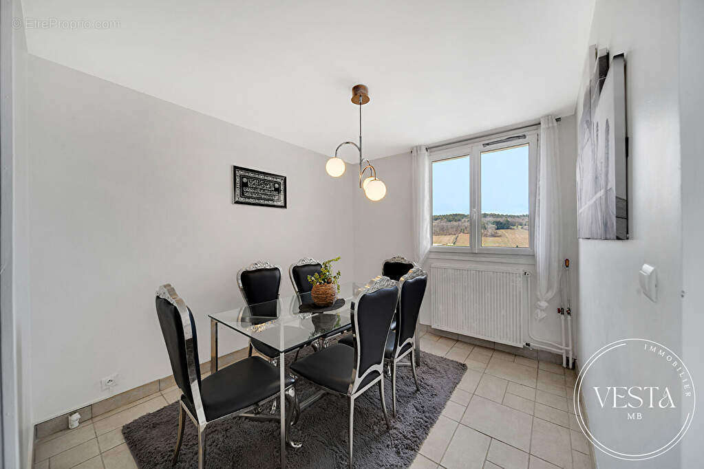 Appartement à CHENOVE