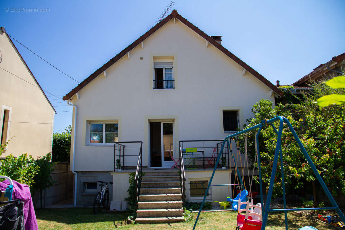 Maison à VILLENEUVE-LE-ROI