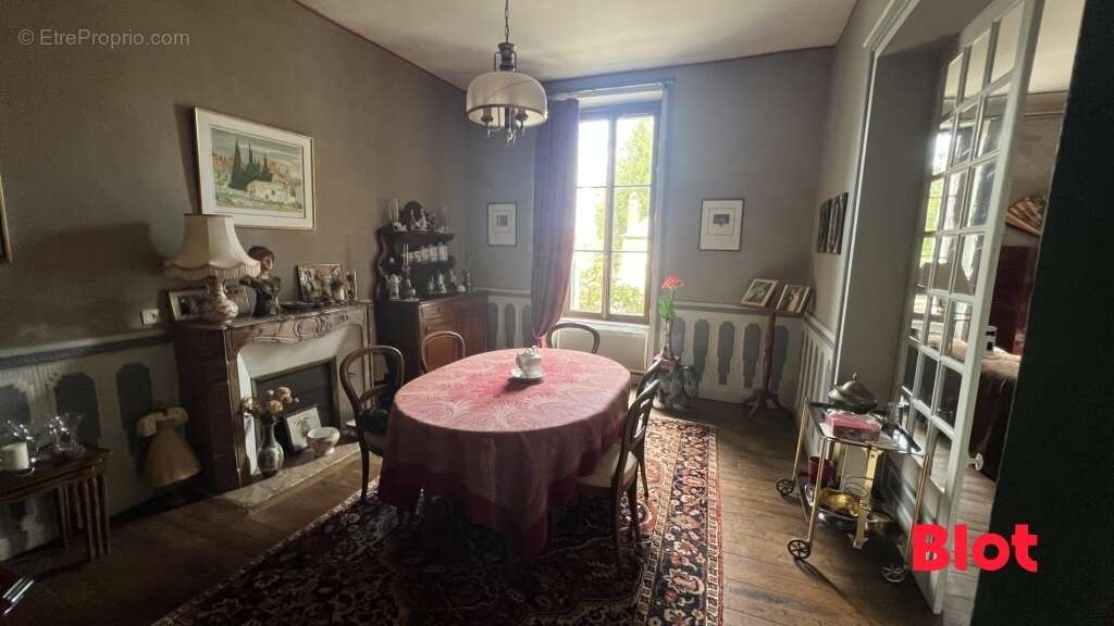 Maison 242 m² à Saint-Aubin-D'aubigne  - photo 5