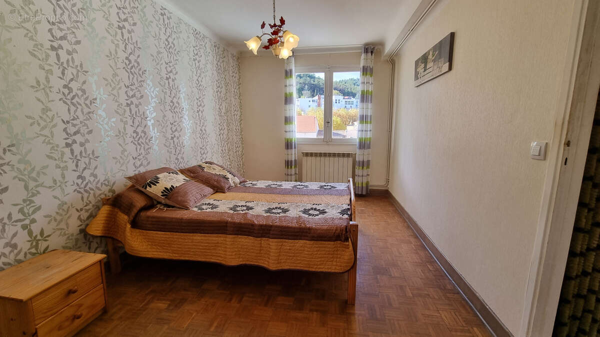 Appartement à LAMALOU-LES-BAINS
