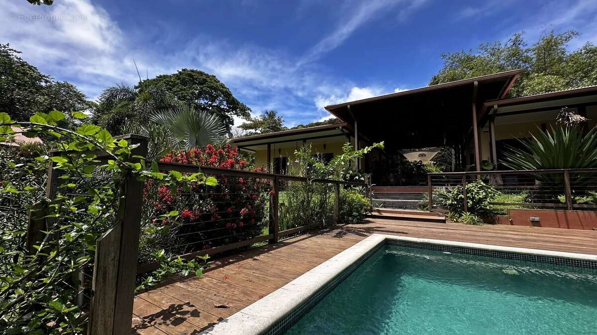 Maison à REMIRE-MONTJOLY