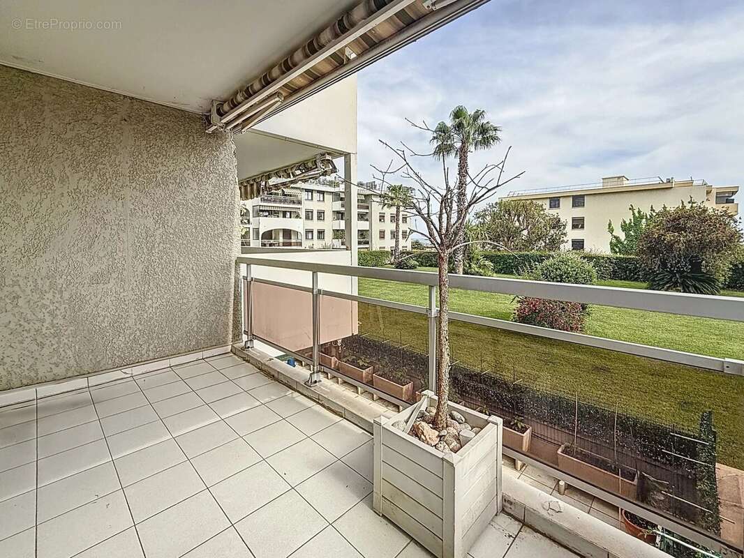 Appartement à SAINT-LAURENT-DU-VAR