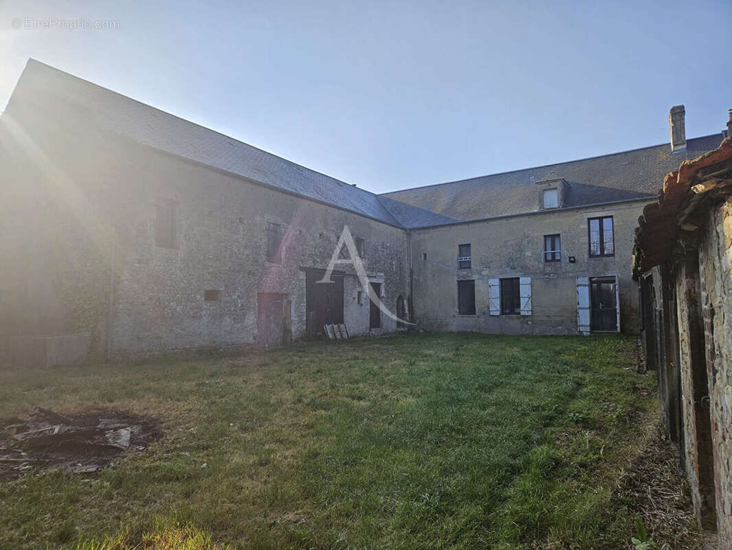 Maison à VAUX-SUR-AURE