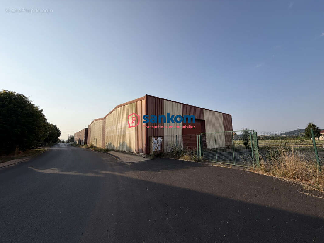 Commerce 970 m² à Vernassal  - photo 8