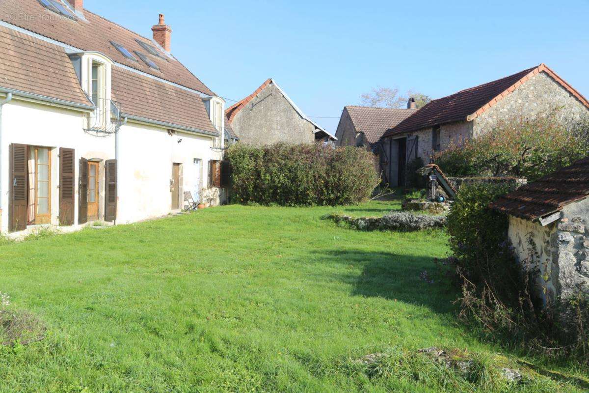 Maison à SAINT-DIDIER-SUR-ARROUX
