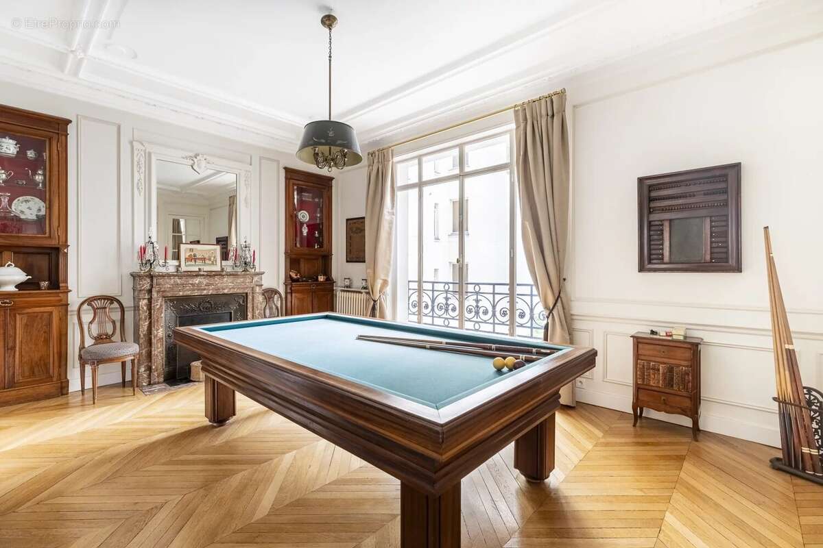 Appartement à PARIS-17E