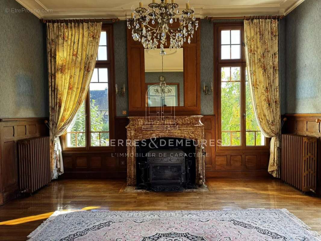 Maison à BRINON-SUR-SAULDRE